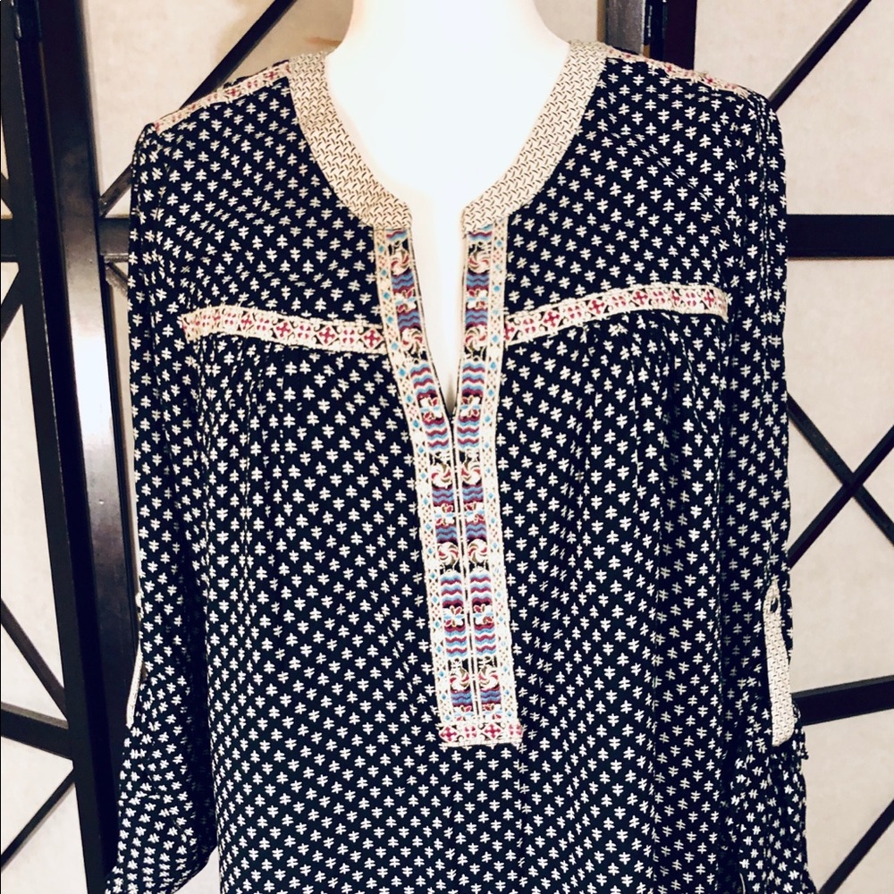 B skies are Blue Boutique style black shirt